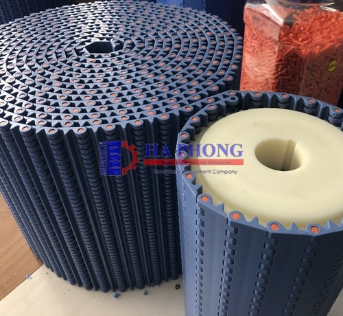 Băng tải nhựa Hong’s belt HS 200A-HD mặt kín bước 25.4mm