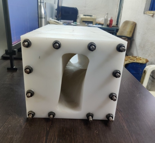 Bộ lật chai và lon nước giải khát bằng nhựa