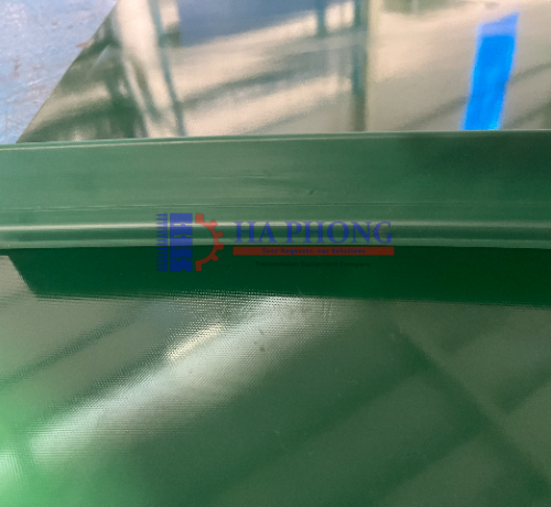 Băng tải PVC dán gờ phụ kiện